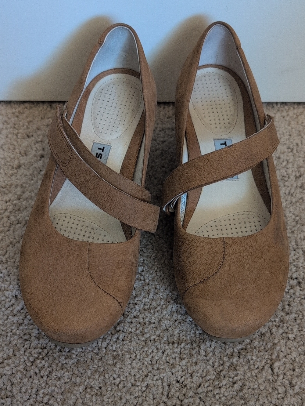 Tsubo Tan Crossover Strap Platform Mary Janes